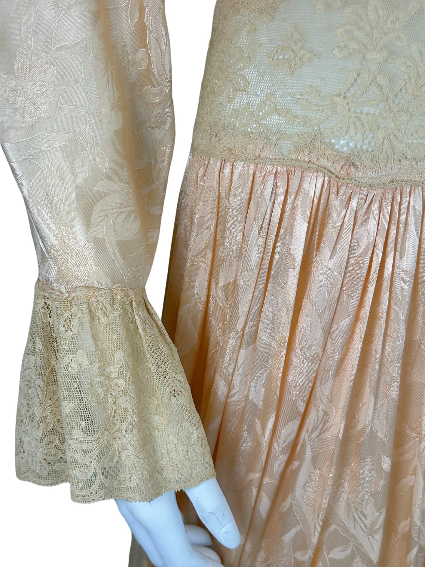 Vintage 1930s Blush Pink Satin and Lace Peignoir Robe